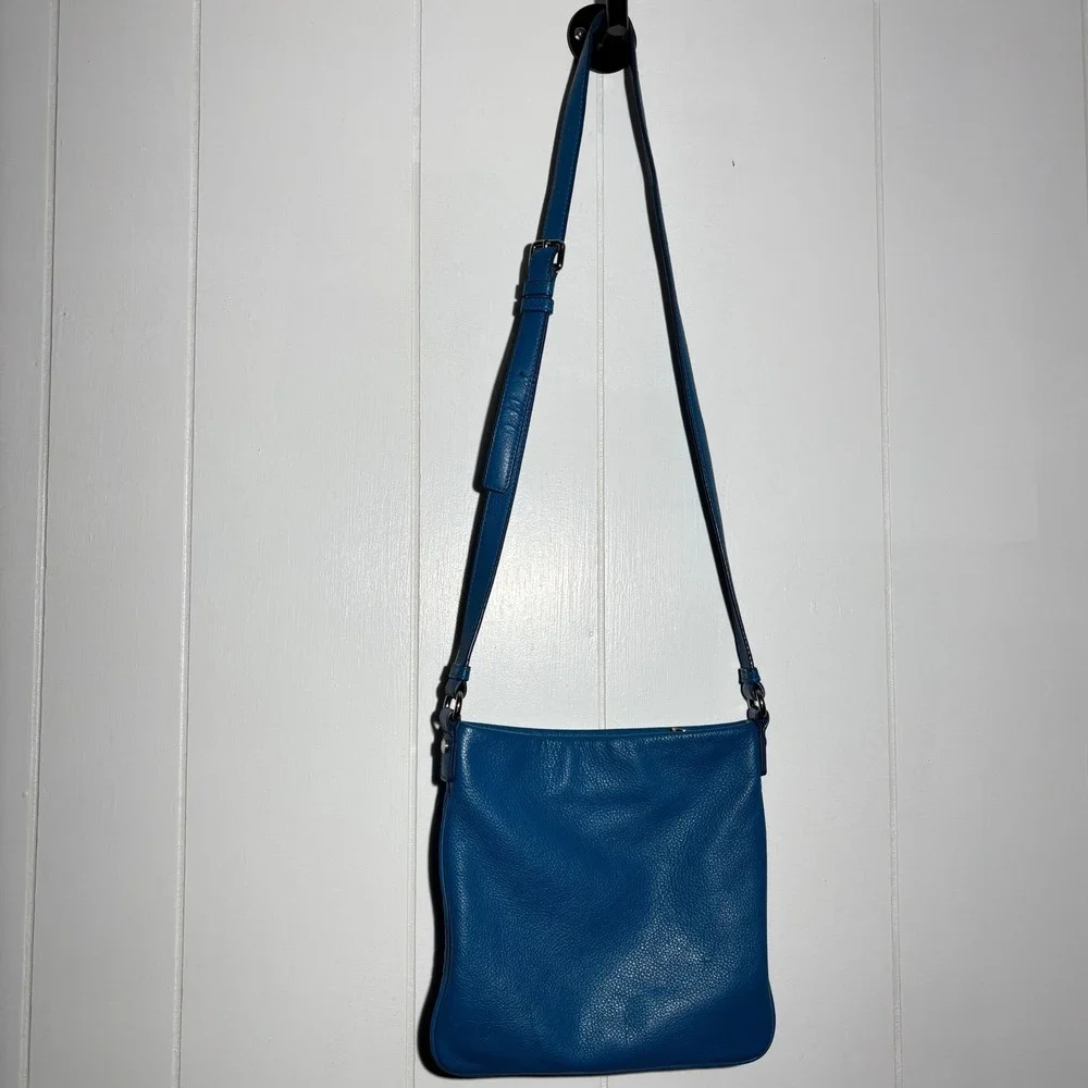 Marc by Marc Jacobs Blue Pebbled Leather Crossbody Bag Minimalst‎ Everyday